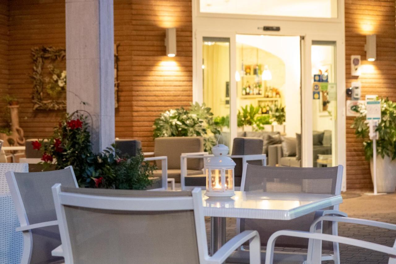 Hotel Orsa Maggiore Milano Marittima Buitenkant foto