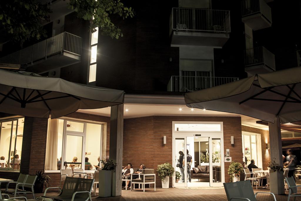 Hotel Orsa Maggiore Milano Marittima Buitenkant foto