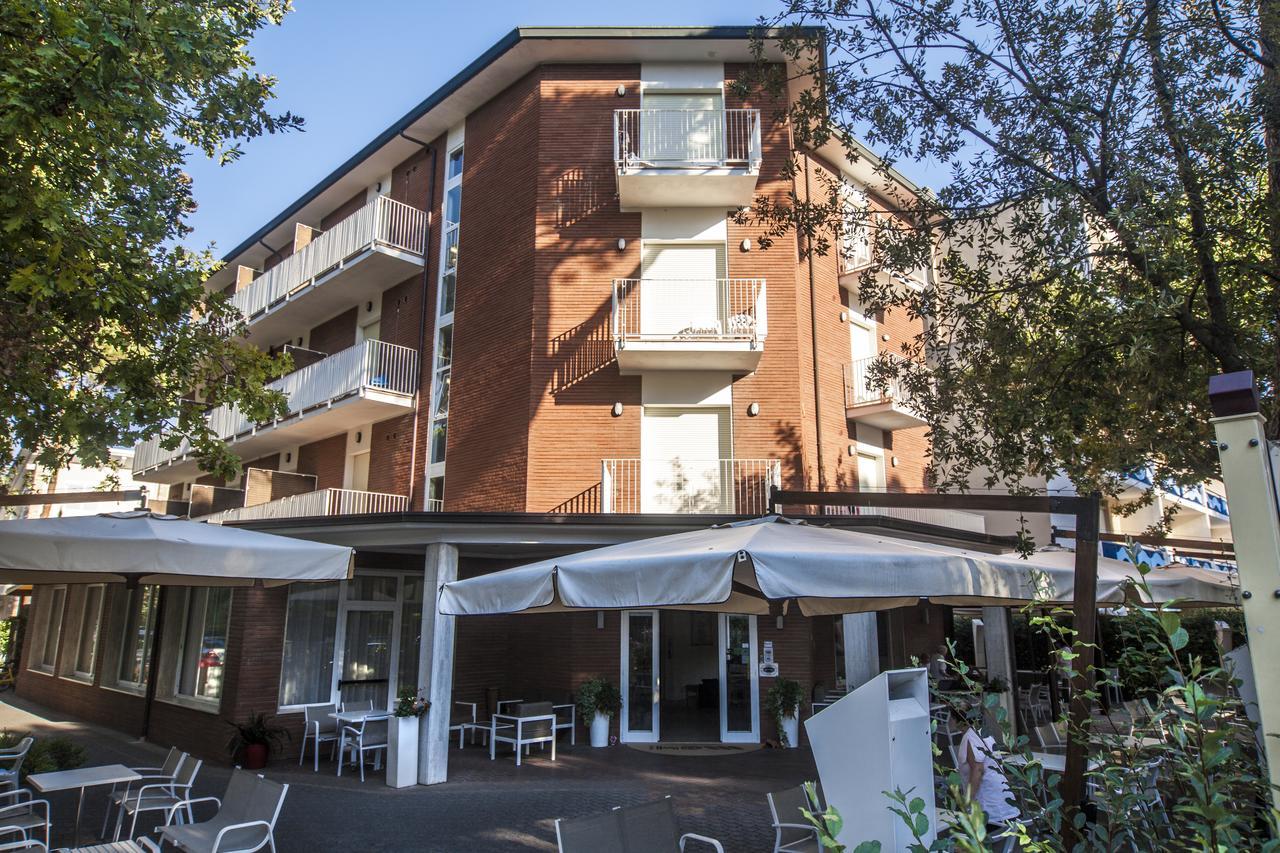 Hotel Orsa Maggiore Milano Marittima Buitenkant foto